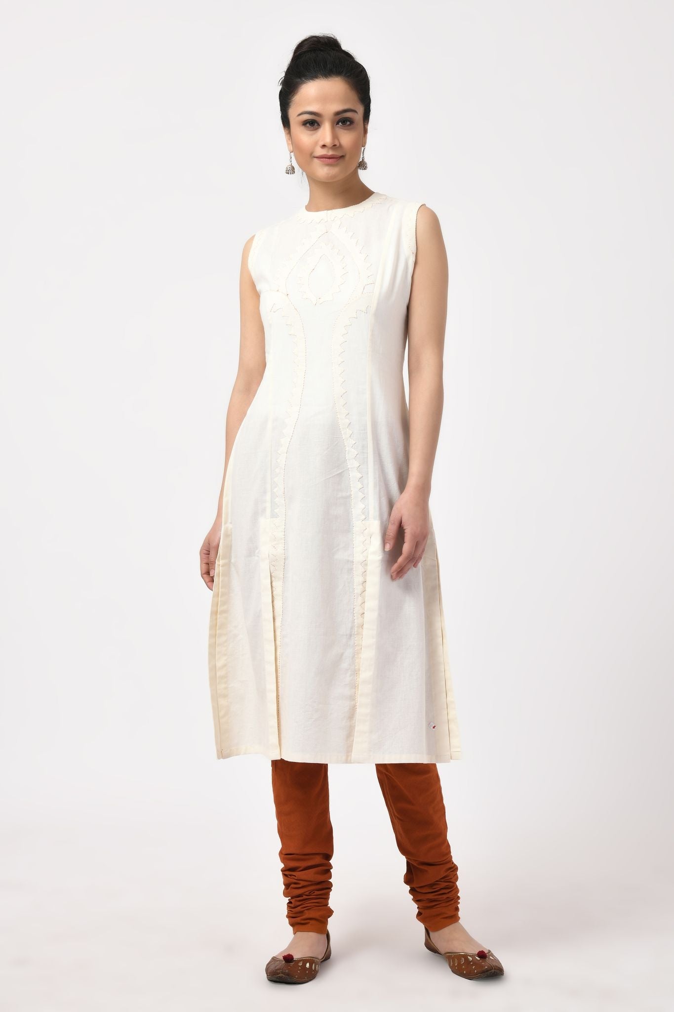 Applique Ivory Sleeveless Kurta