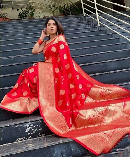 AXONIT Jacquard Silk Saree with Heavy Golden Zari Butta & Antique Gold Border