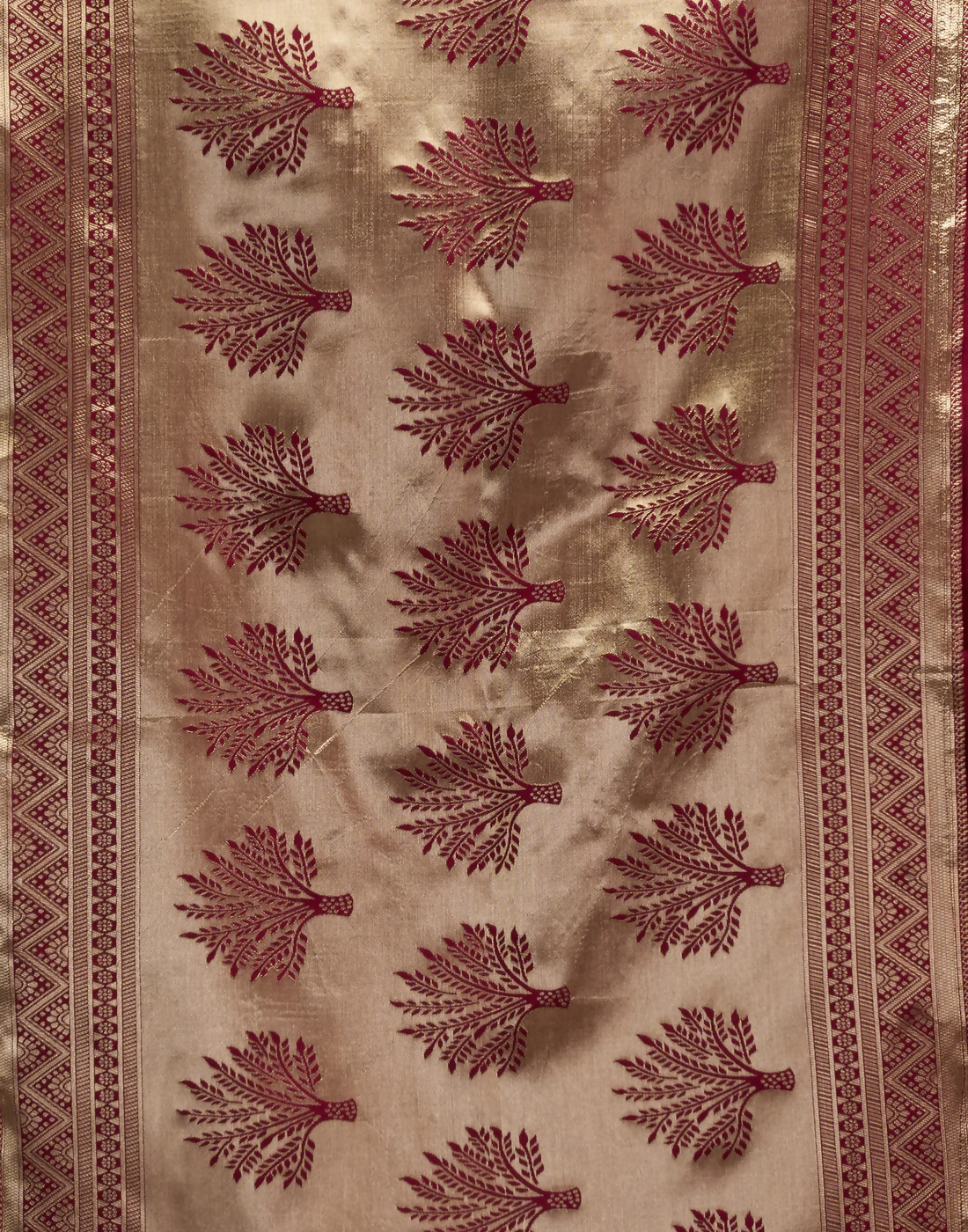 AXONIT Wedding & Festive Jacquard Saree with Heavy Zari Weaving