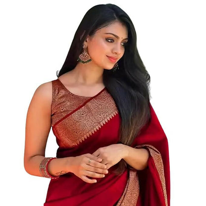 AXONIT Emerald Elegance Jacquard Silk Saree with Rich Gold Zari Pallu