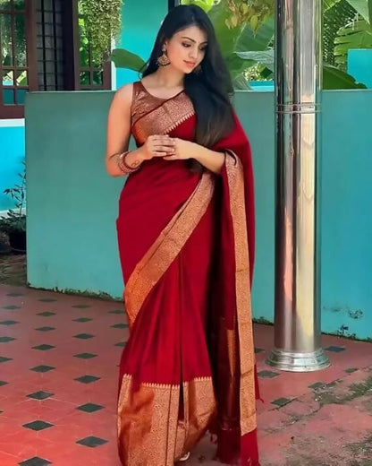 AXONIT Emerald Elegance Jacquard Silk Saree with Rich Gold Zari Pallu