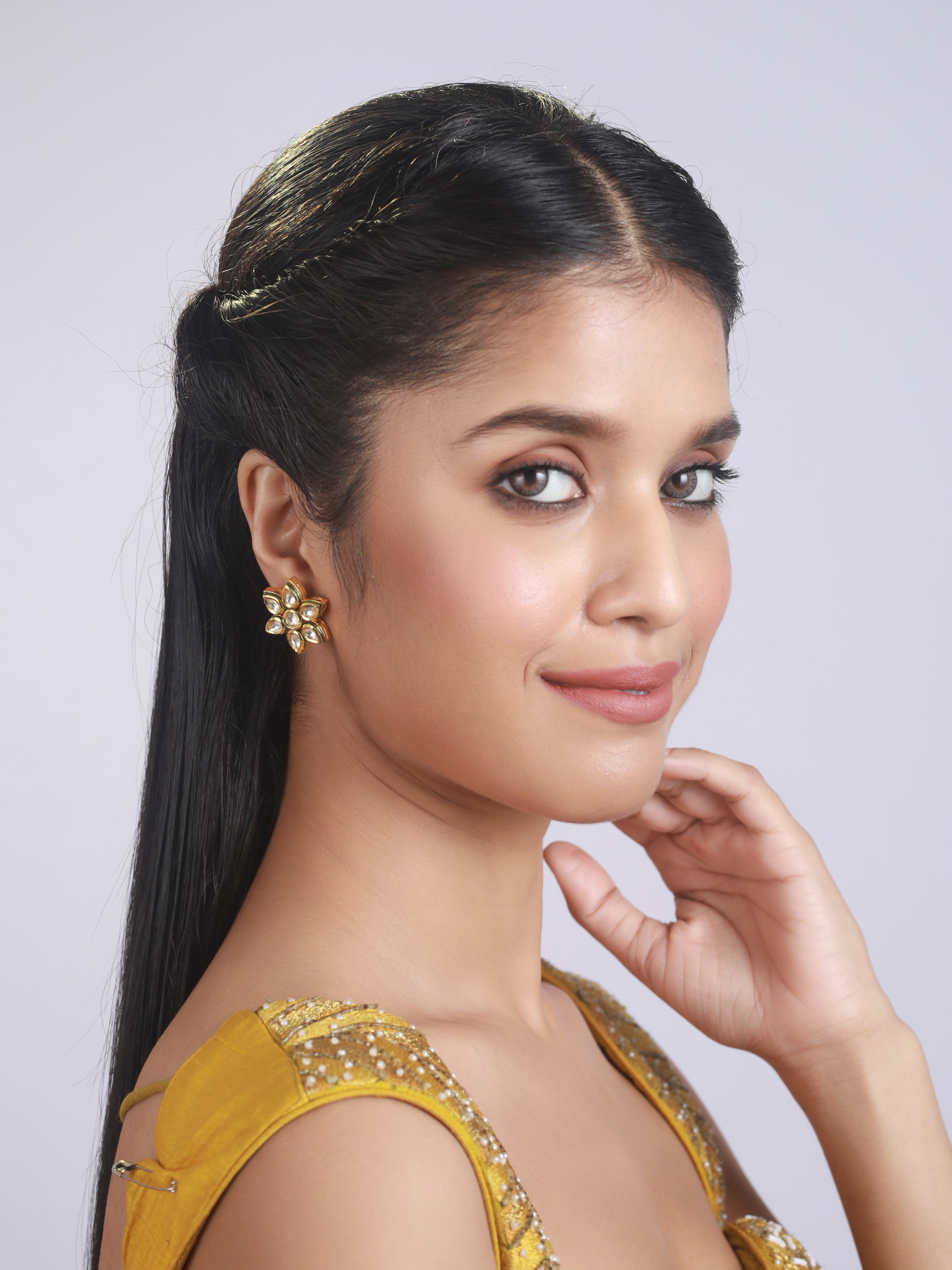 Gold-Toned & Kundan Studded Floral Studs Earrings