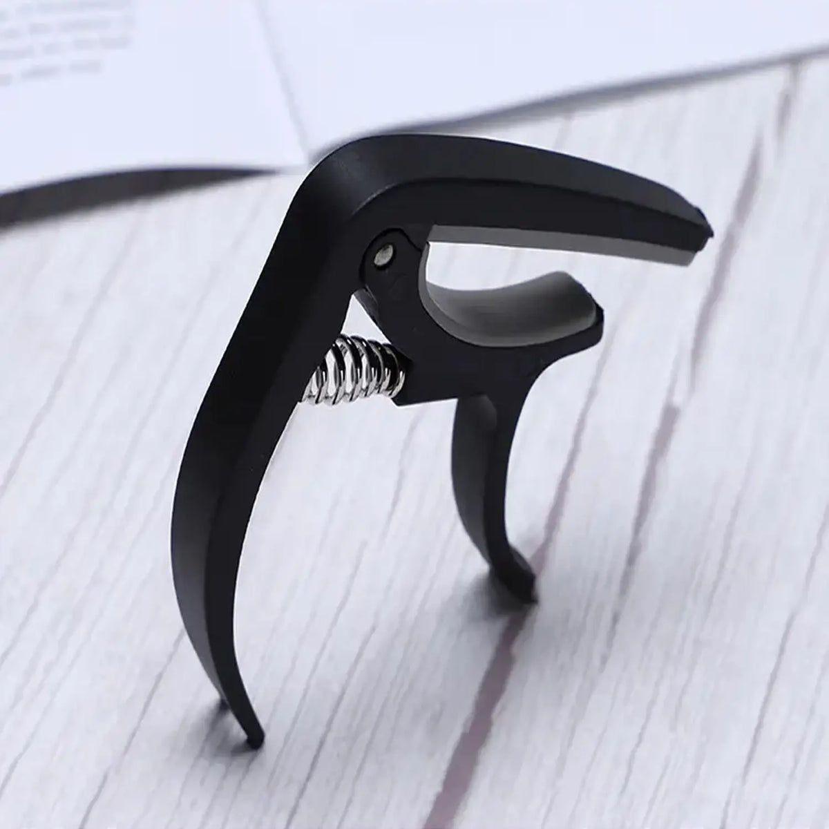 Guitar Capo With Pickup Stand Soft Pad For Acoustic And Electric Guitar Ukulele Mandolin Banjo Guitar Accessories HP DD