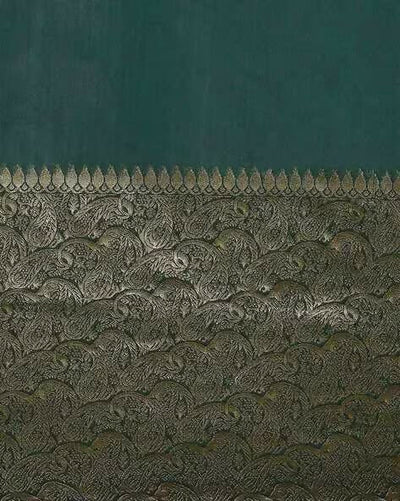 AXONIT Emerald Elegance Jacquard Silk Saree with Rich Gold Zari Pallu