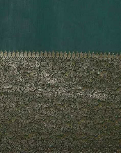 AXONIT Emerald Elegance Jacquard Silk Saree with Rich Gold Zari Pallu