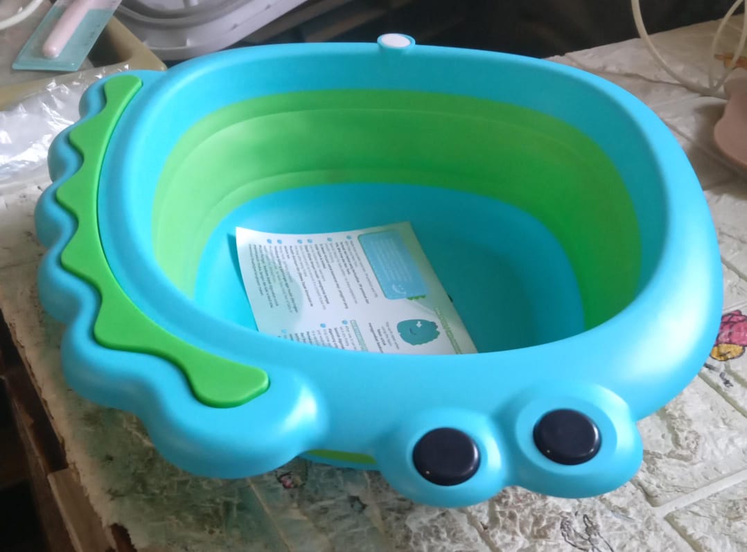Frog-Shaped Foldable Wash Basin Perfect for Baby Face Washing