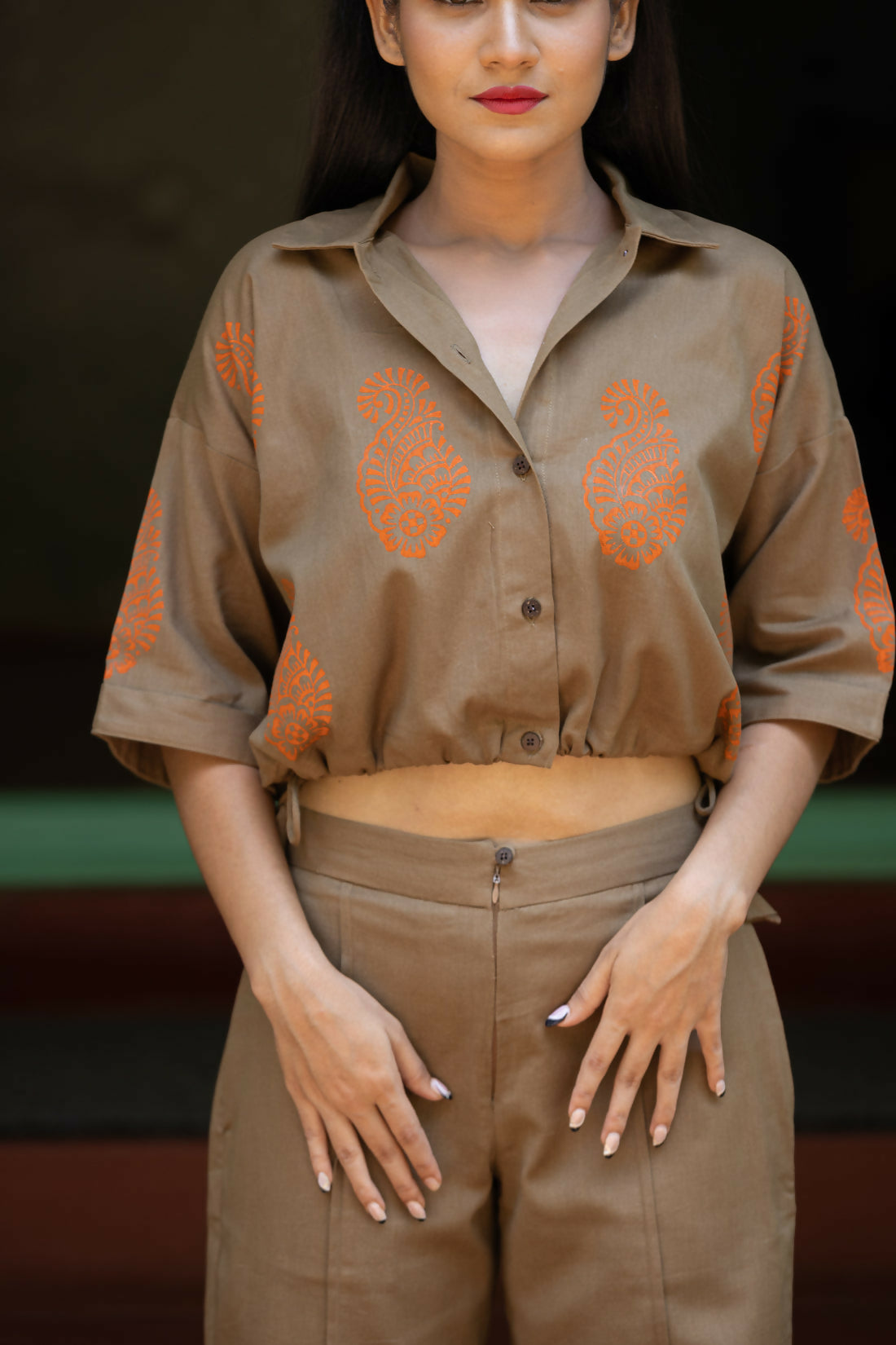 Olivia Women’s Sporty Handprinted Cotton Twill Shirt with Drawstring Hem (Top) Studio Sienna