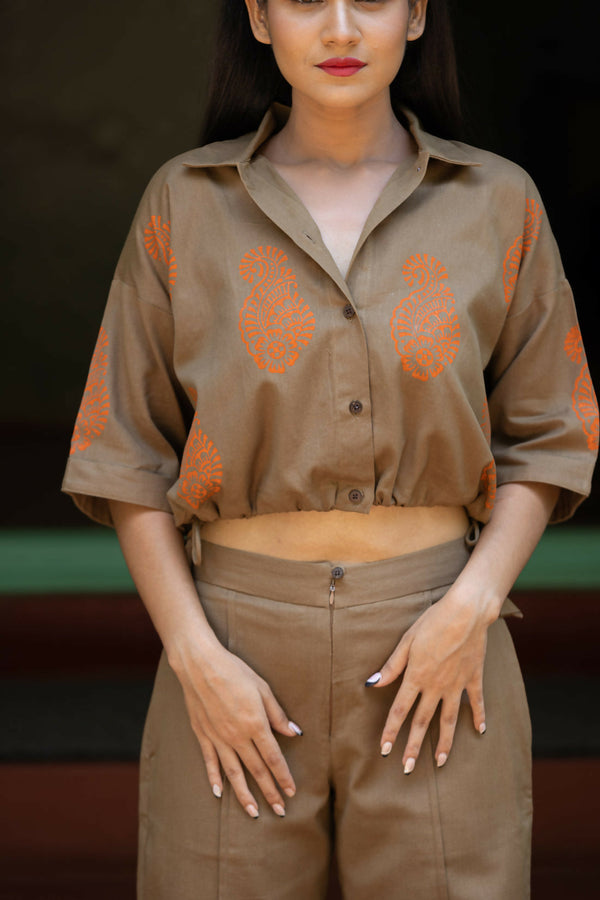 Olivia Women’s Sporty Handprinted Cotton Twill Shirt with Drawstring Hem (Top) Studio Sienna