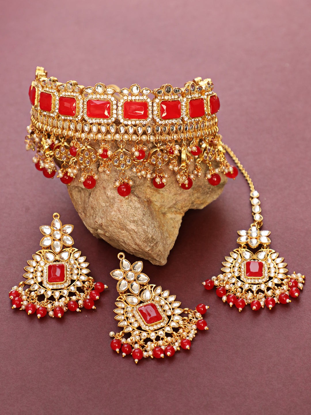 Mahroon Gold-Plated & Pearl Beaded Kundan Choker Necklace, Earring & Maangtikka Set