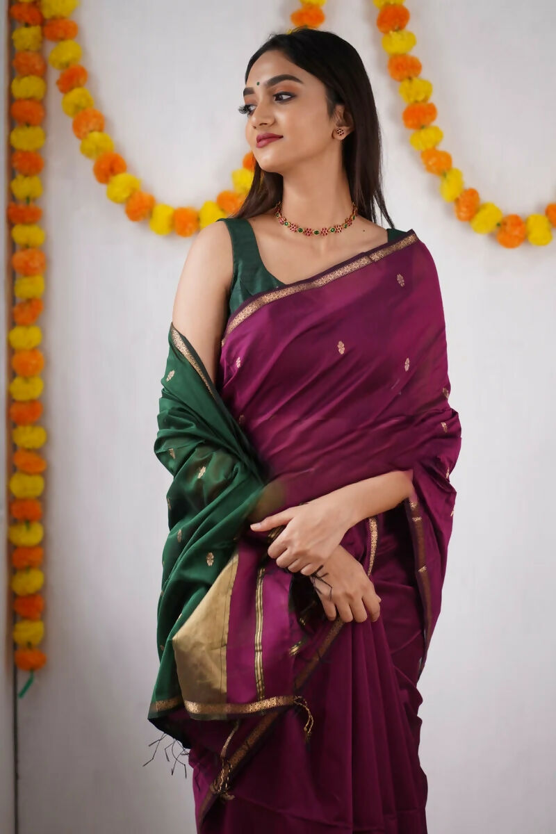 AXONIT Elegant Cotton Saree with Zari Butti, Golden Border & Contrast Pallu