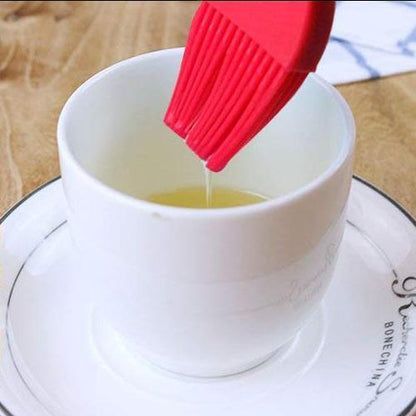 Spatula And Pastry Brush For Cake Decoration