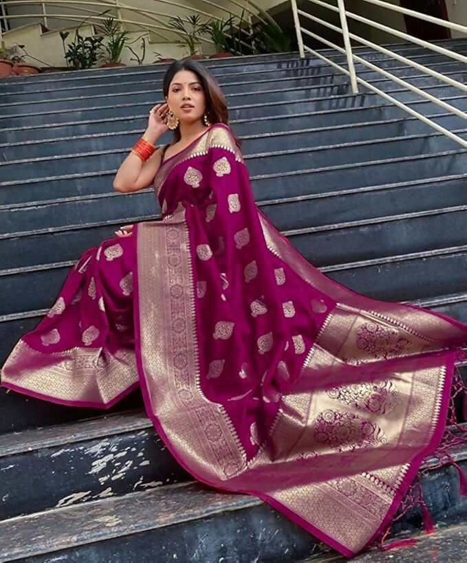 AXONIT Jacquard Silk Saree with Heavy Golden Zari Butta & Antique Gold Border