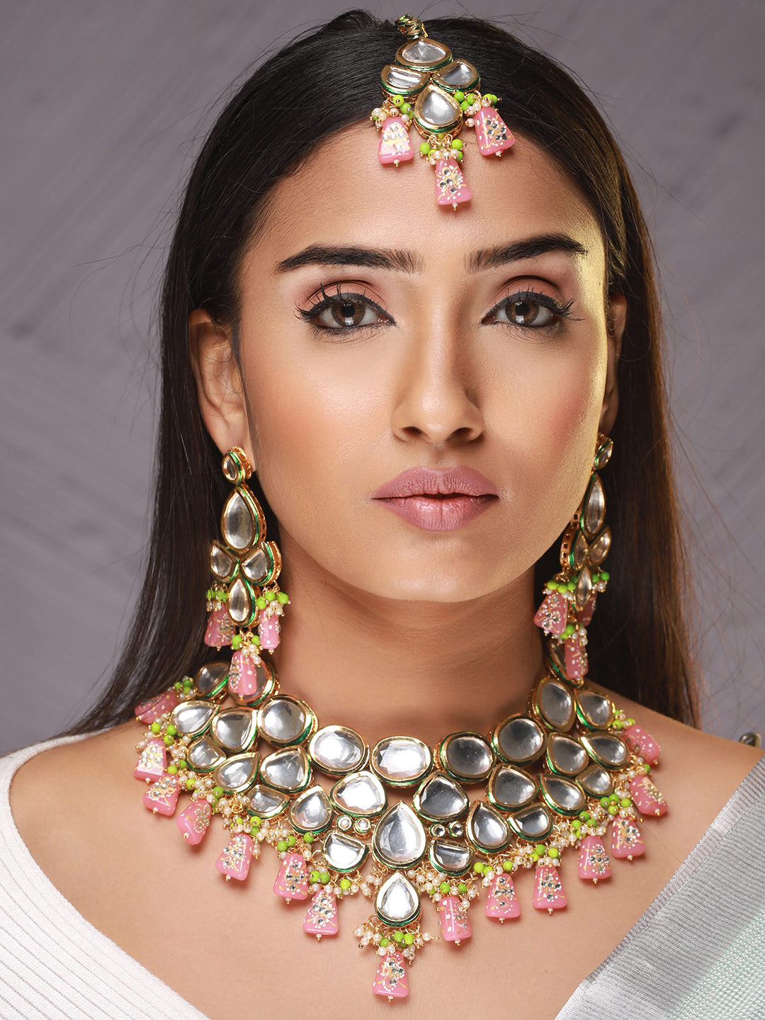 Women Pink Gold-Plated Ornate Pearl Kundan Jewellery Set With Maangtikka