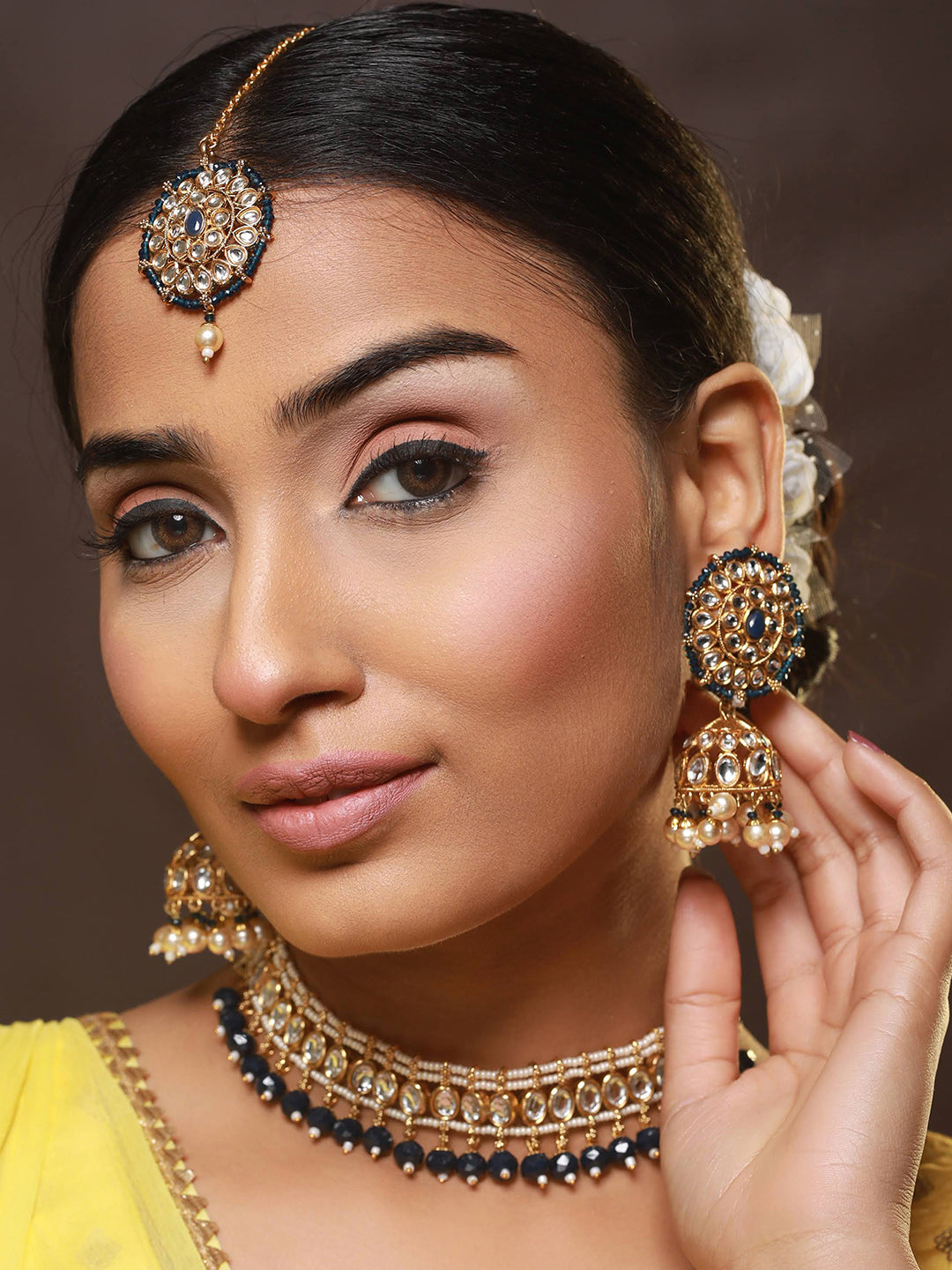 Gold-Plated Blue& White Kundan Studded & Beaded Choker Jewellery Set With Maangtikka
