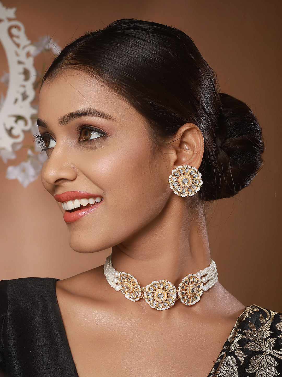 Women Gold-Plated Pearl Beaded Artificial Stone-Studded Jewellery Set