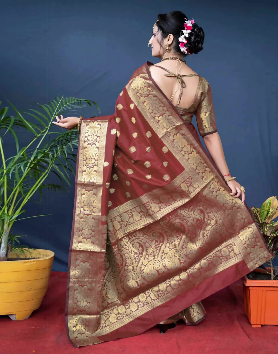AXONIT Royal Emerald Jacquard Saree with Broad Golden Zari Border & Pallu