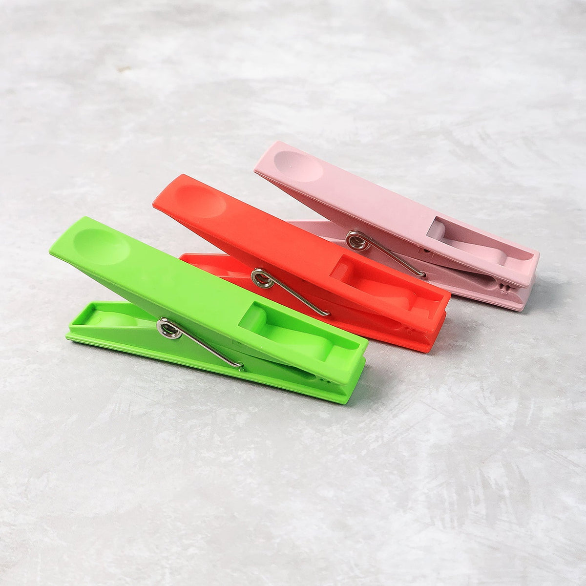 Durable Cloth Clips Set Of 12  Strong Grip Plastic Laundry Pegs With Stainless Steel Spring HP DD
