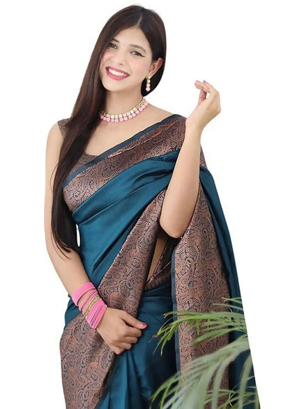 AXONIT Emerald Elegance Jacquard Silk Saree with Rich Gold Zari Pallu