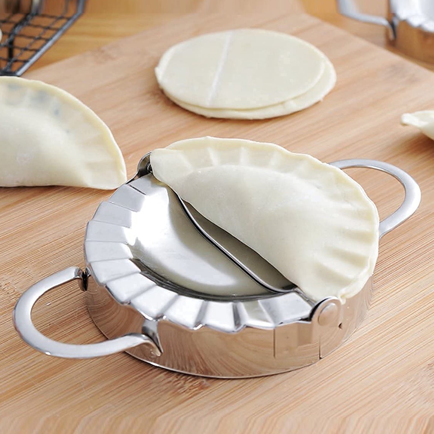 Stainless Steel Dumpling Maker Dough Cutter Pie Mold Tool.