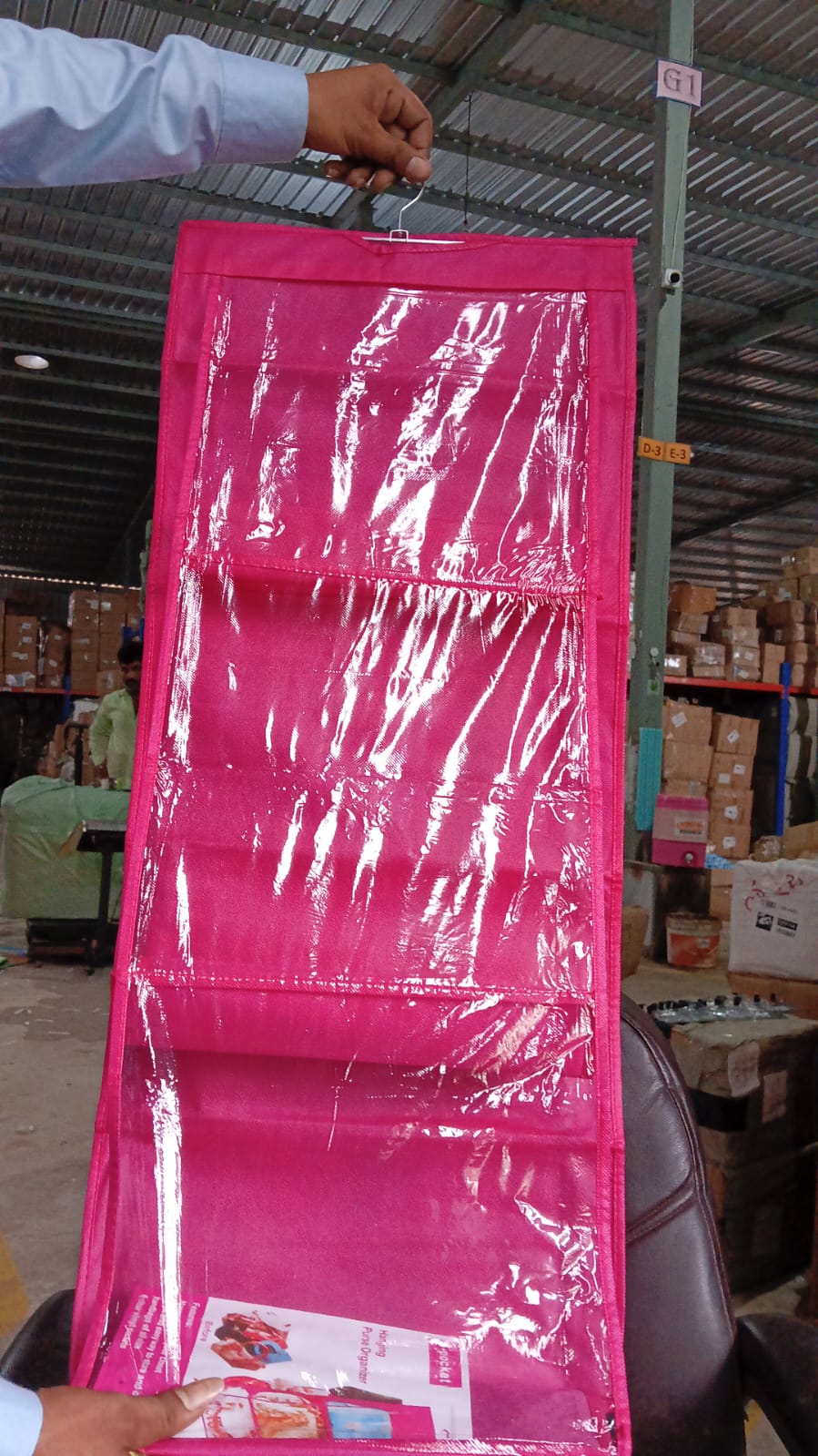 Clear 6-Pocket Hanging Handbag Organizer – Space-Saving Purse & Shelf Storage (1 Pc)