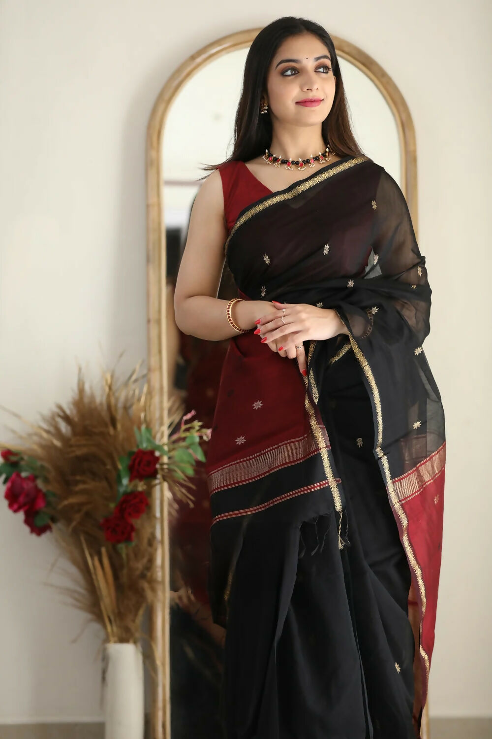 AXONIT Pure Soft Cotton Saree with Zari Checks, Golden Border & Contrast Pallu