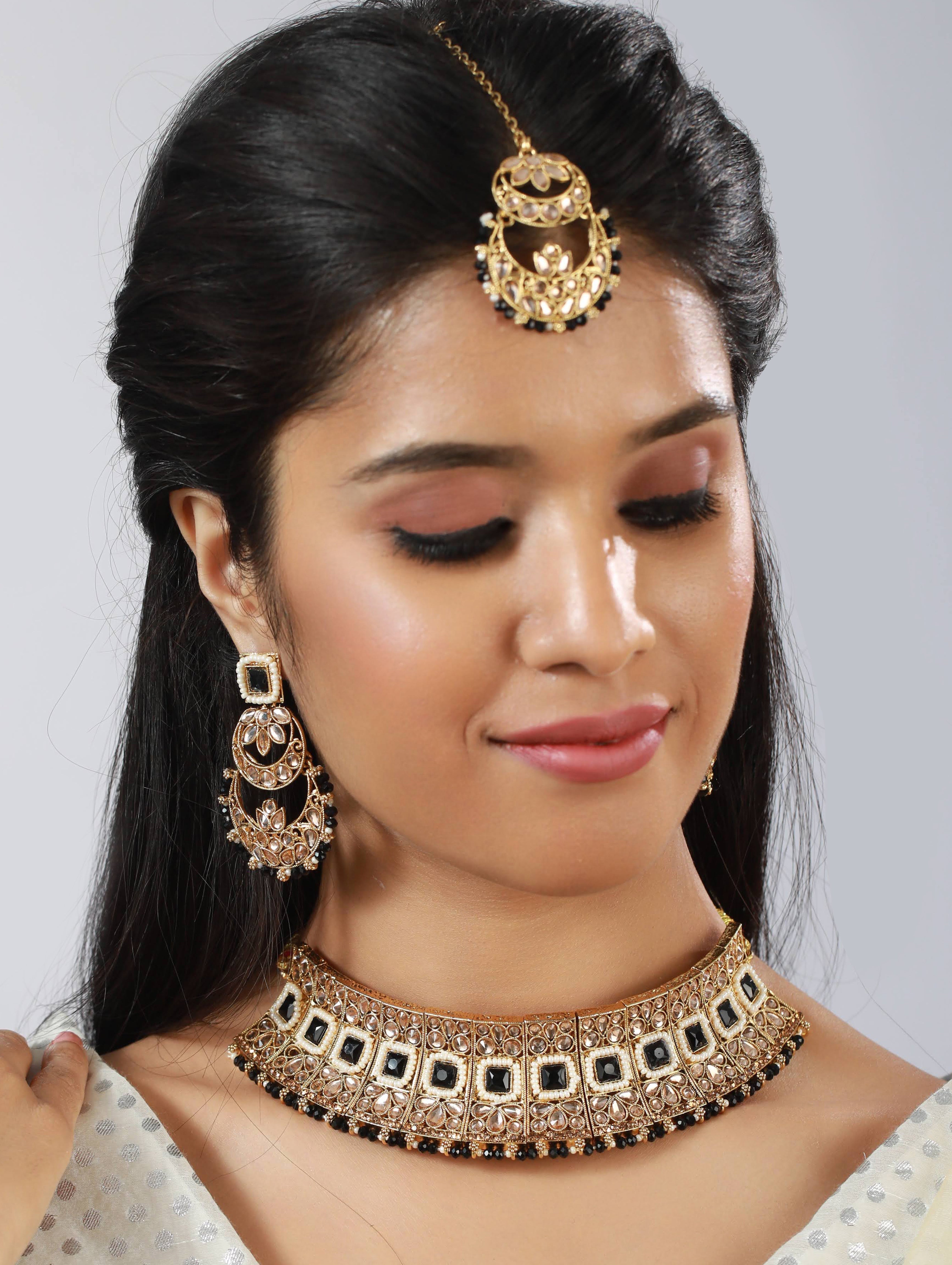 Black Kundan Gold Plated Choker Set With Maangtikka