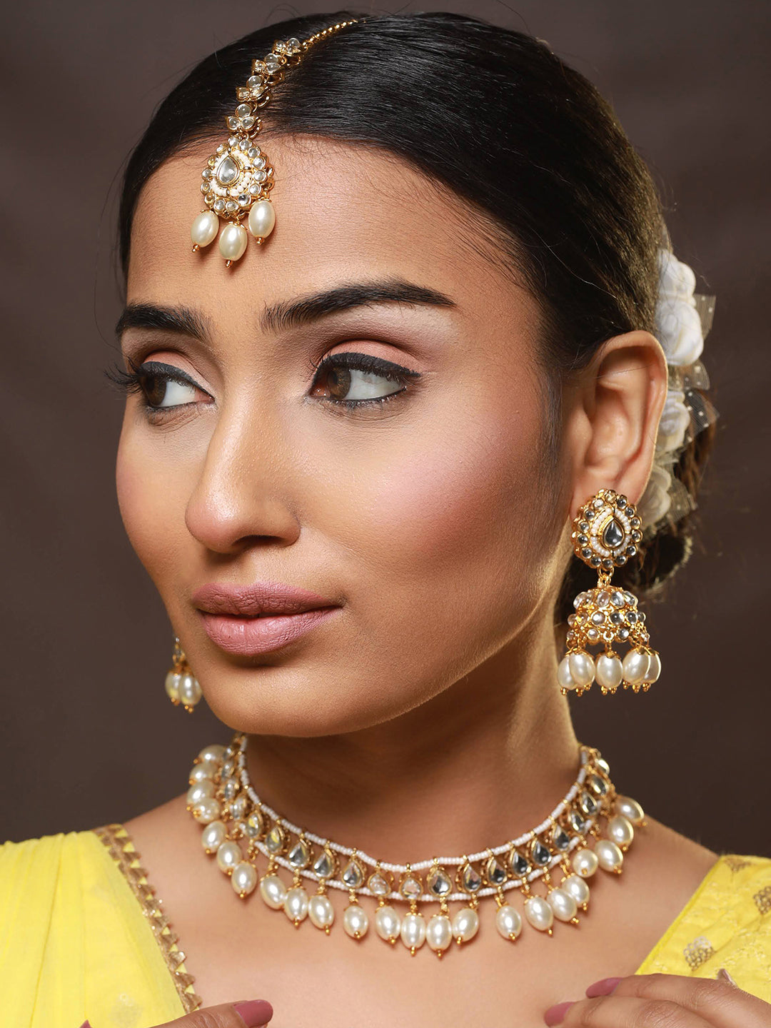 Gold-Plated White Kundan Studded & Beaded Choker Jewellery Set With Maangtikka