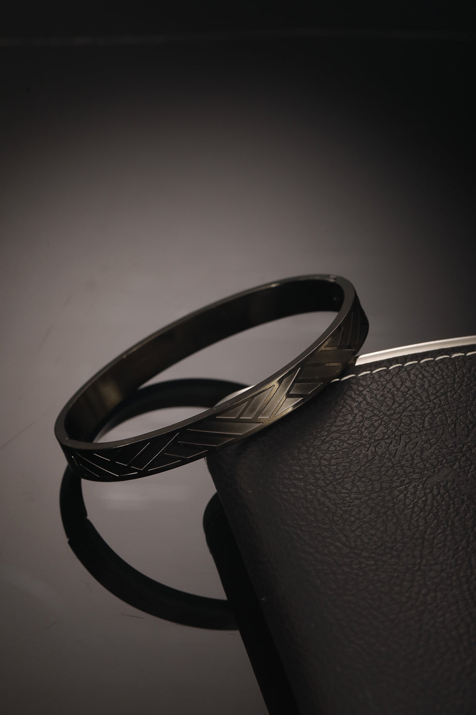 Men'S Men Black Stainless Steel Triangle Print Kada Bracelet