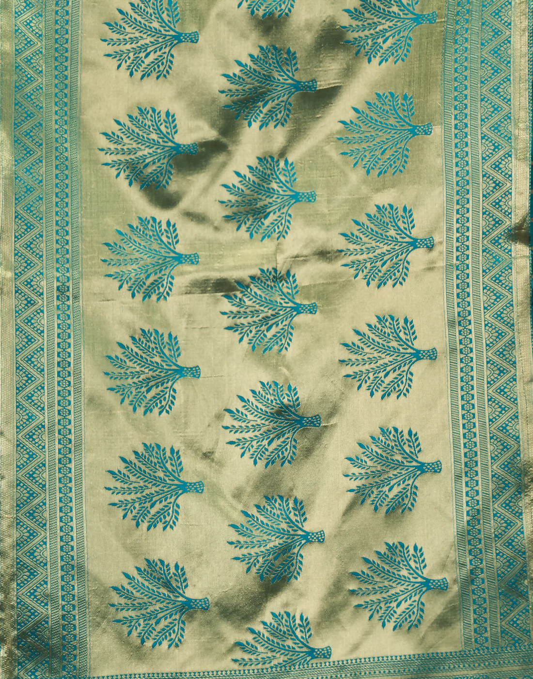 AXONIT Wedding & Festive Jacquard Saree with Heavy Zari Weaving