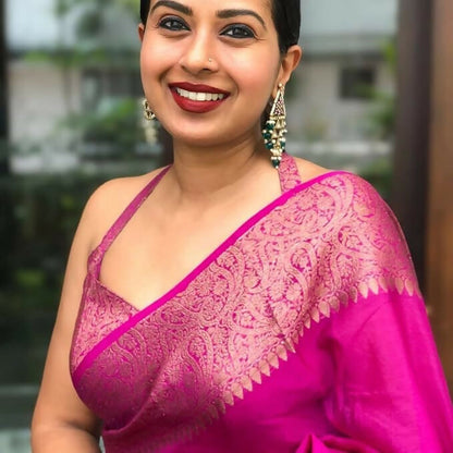 AXONIT Emerald Elegance Jacquard Silk Saree with Rich Gold Zari Pallu