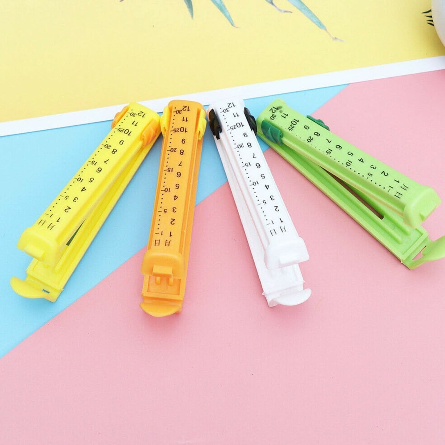 4 piece food sealing clips to keep packed food fresh and contamination free