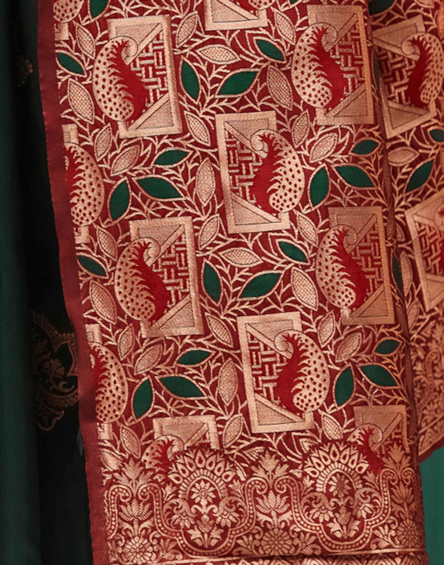 AXONIT Royal Emerald Premium Soft Silk Saree with Intricate Golden Zari Weaving and Rich Mustard-Gold Pallu