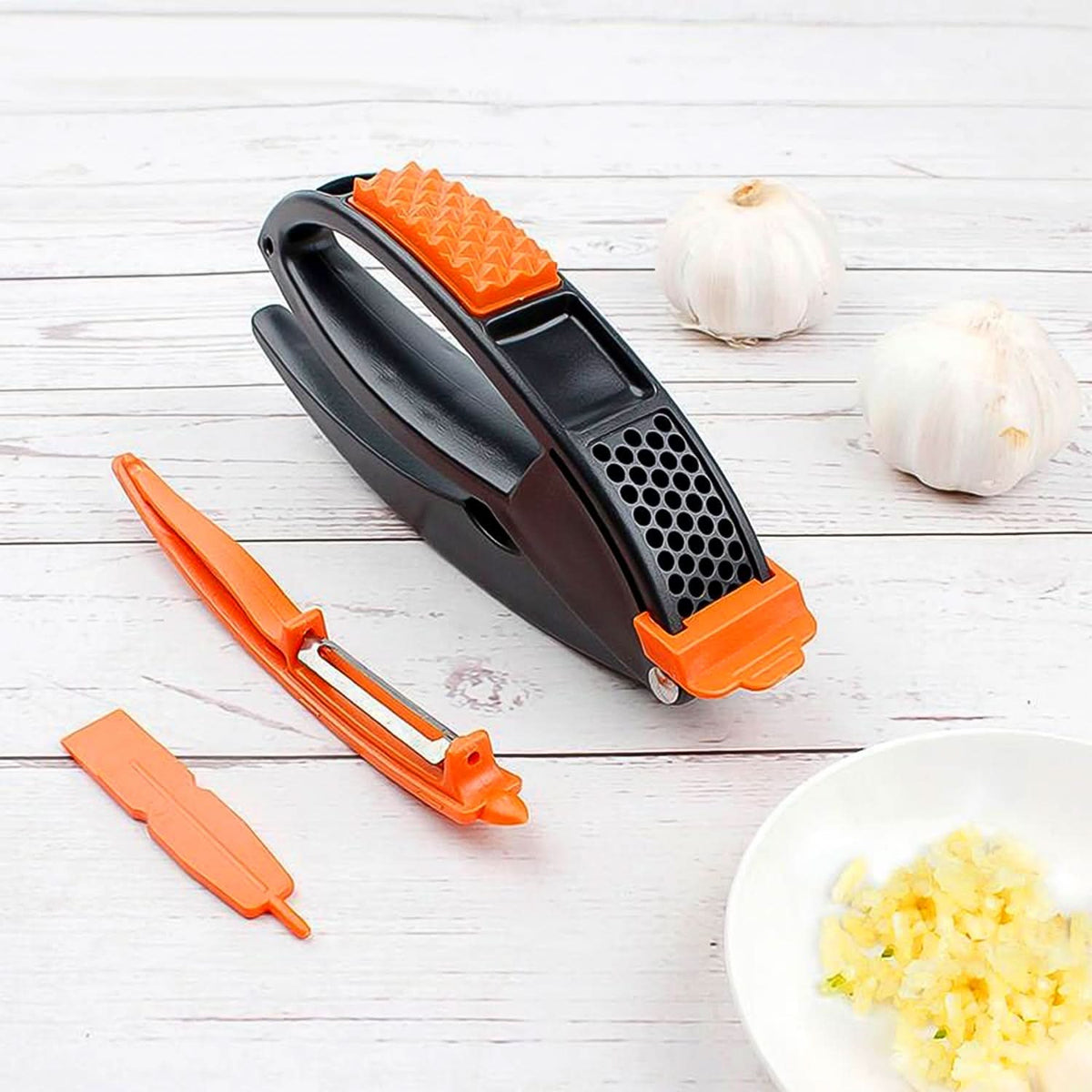 Multifunctional Garlic Press Garlic Mincing Crushing Tool (1 Pc) HP DD