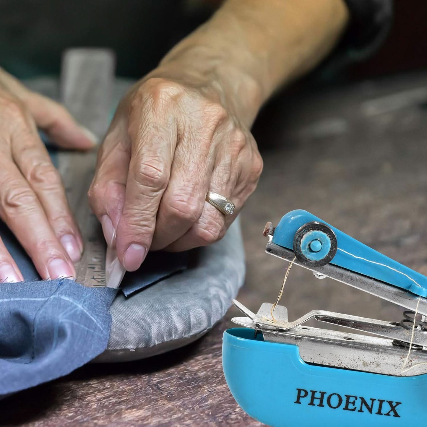 Mini Hand Sewing Machine – Portable Stapler for Quick Clothes Repair