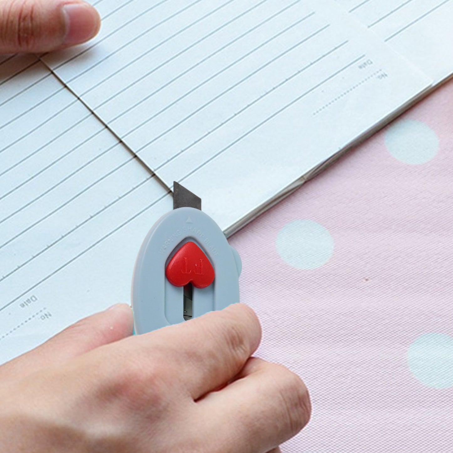Mini Utility Cutter Knife With Heart-shaped Safety Lock (1 Pc)