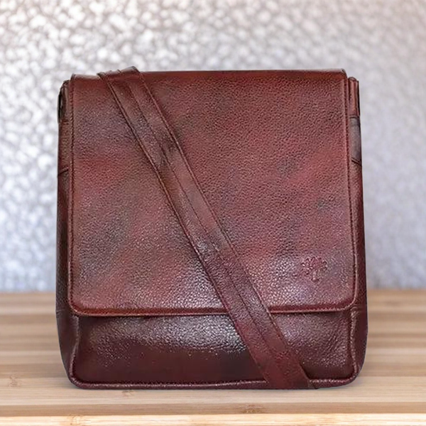 Classic Brown Messenger Bag – Stylish & Functional leather Sling Bag