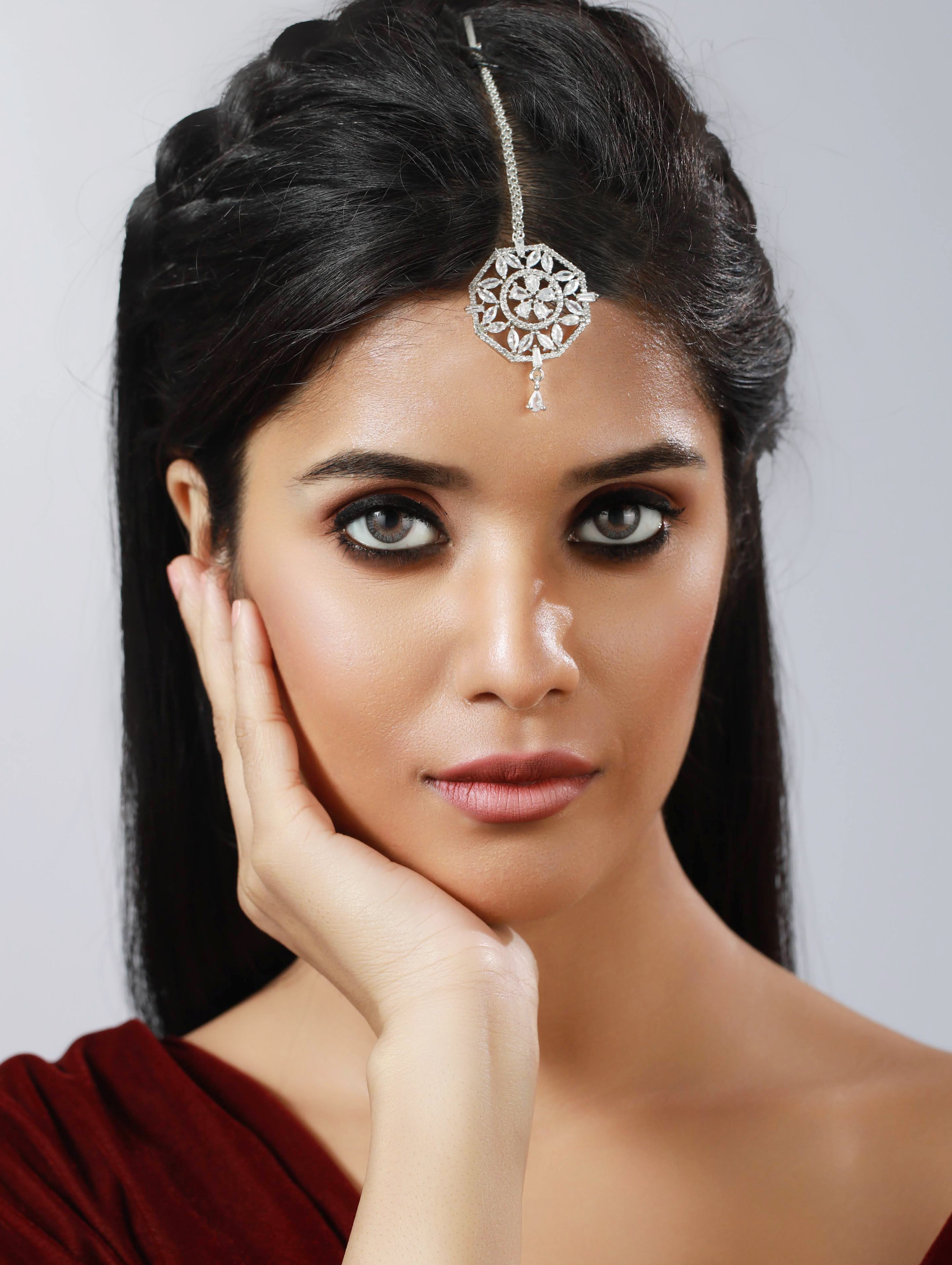 Gold-Toned Green & White Kundan Stone Studded & Pearls Beaded Traditional Maangtikka & Earrings Set