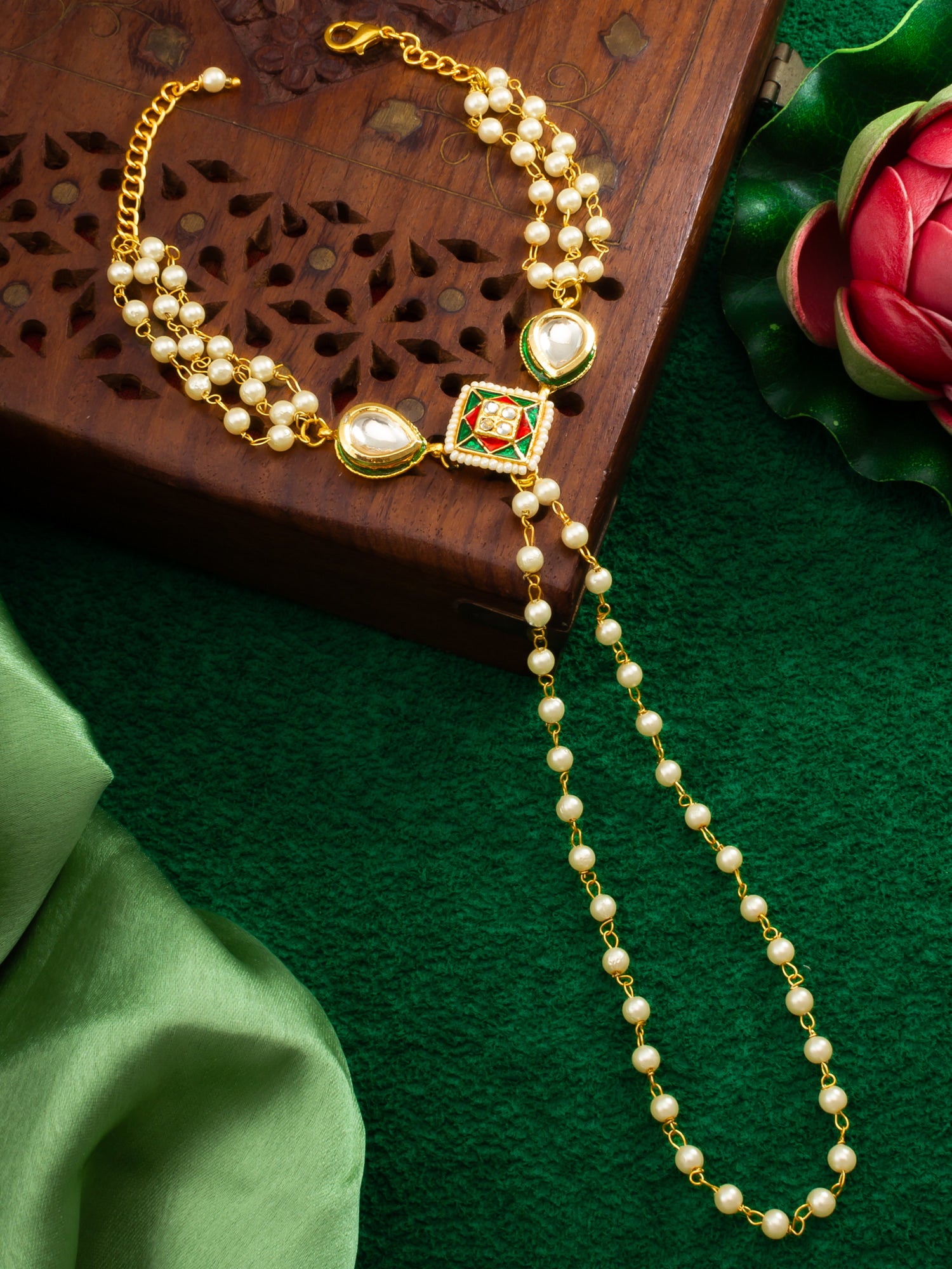White Beaded Kundan Haathphool Bracelet – View 5 | Aadita Jewelry