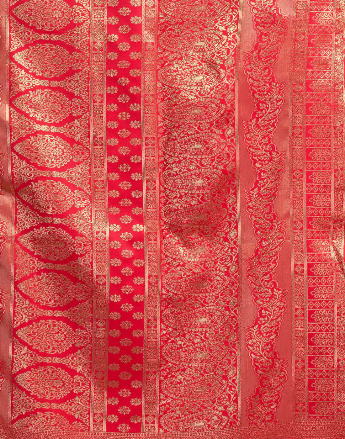 AXONIT Royal Jacquard Saree with Golden Zari Butta & Brocade Border
