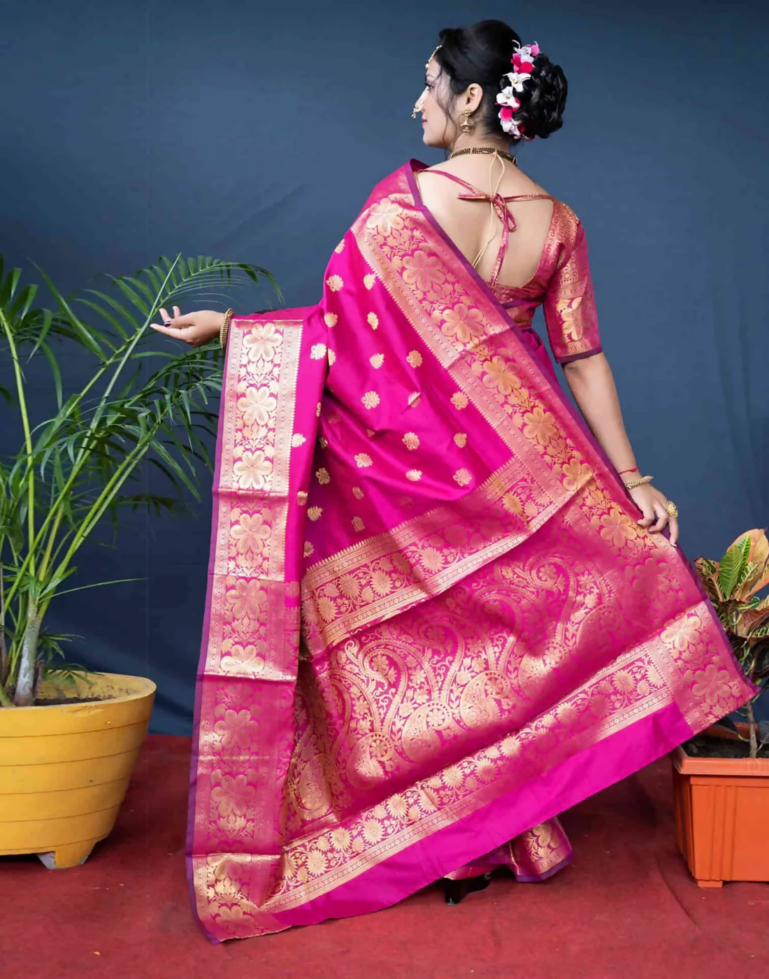 AXONIT Royal Emerald Jacquard Saree with Broad Golden Zari Border & Pallu