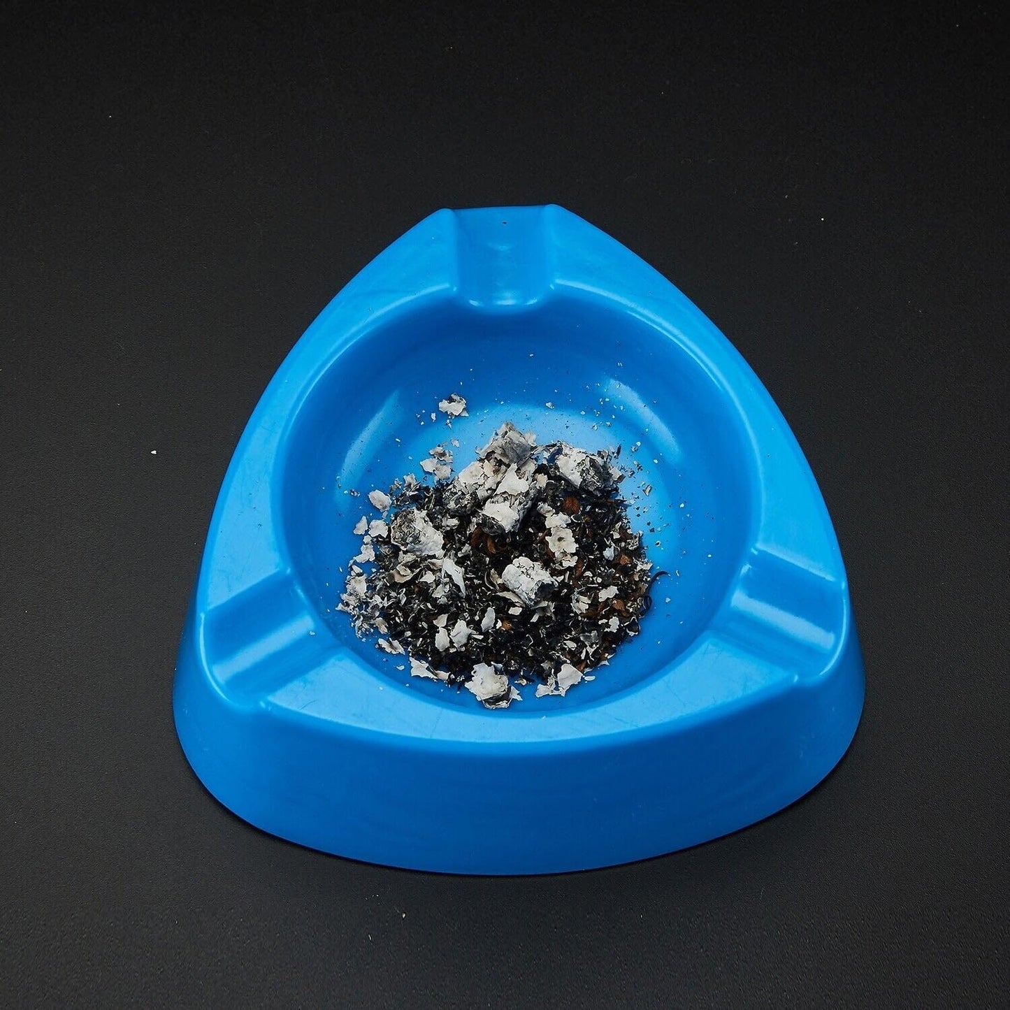 Oblivion Durable Plastic Ashtray With Wide Bowl And Triple Cigarette Holder Slots (1 Pc)