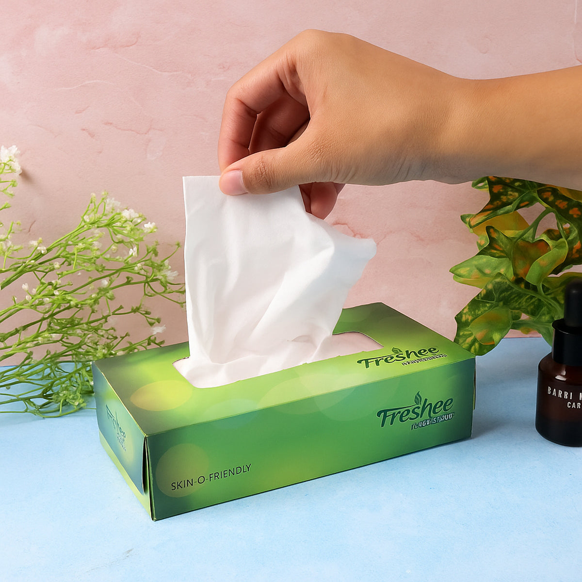 Freshee Premium Skin-friendly Facial Tissues  Soft, Lint-Free, Hypoallergenic Face & Makeup Wipes  100 Pc Box (18 X 20 Cm)