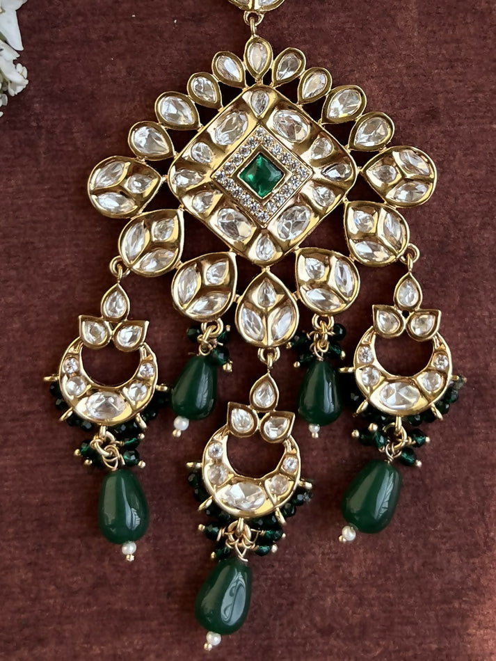 parab kundan Mang tika with green beads