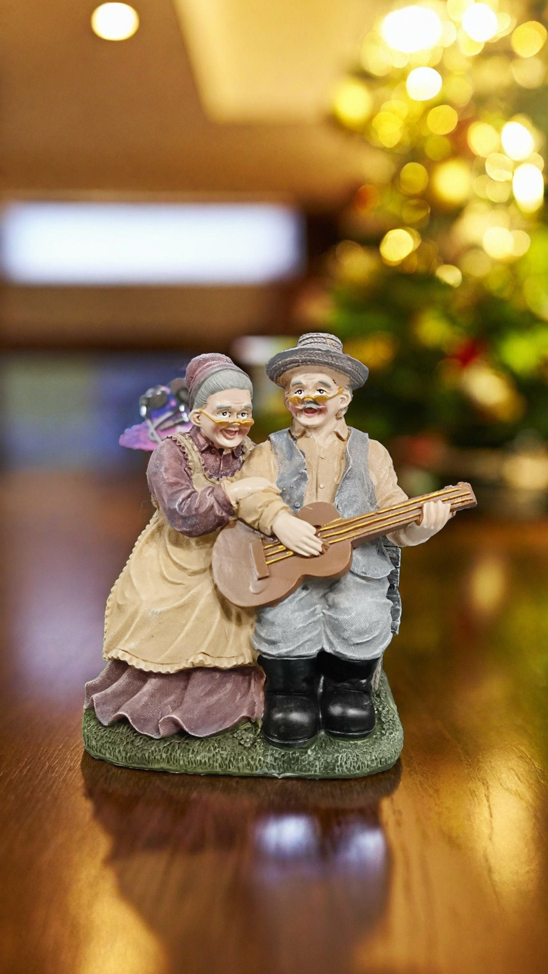 Polyresin Old Couple Showpiece for Home Decor & Gifts(TPT)