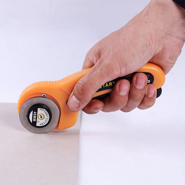 Manual Rotary Sewing Cutter – Precision Roller Blade