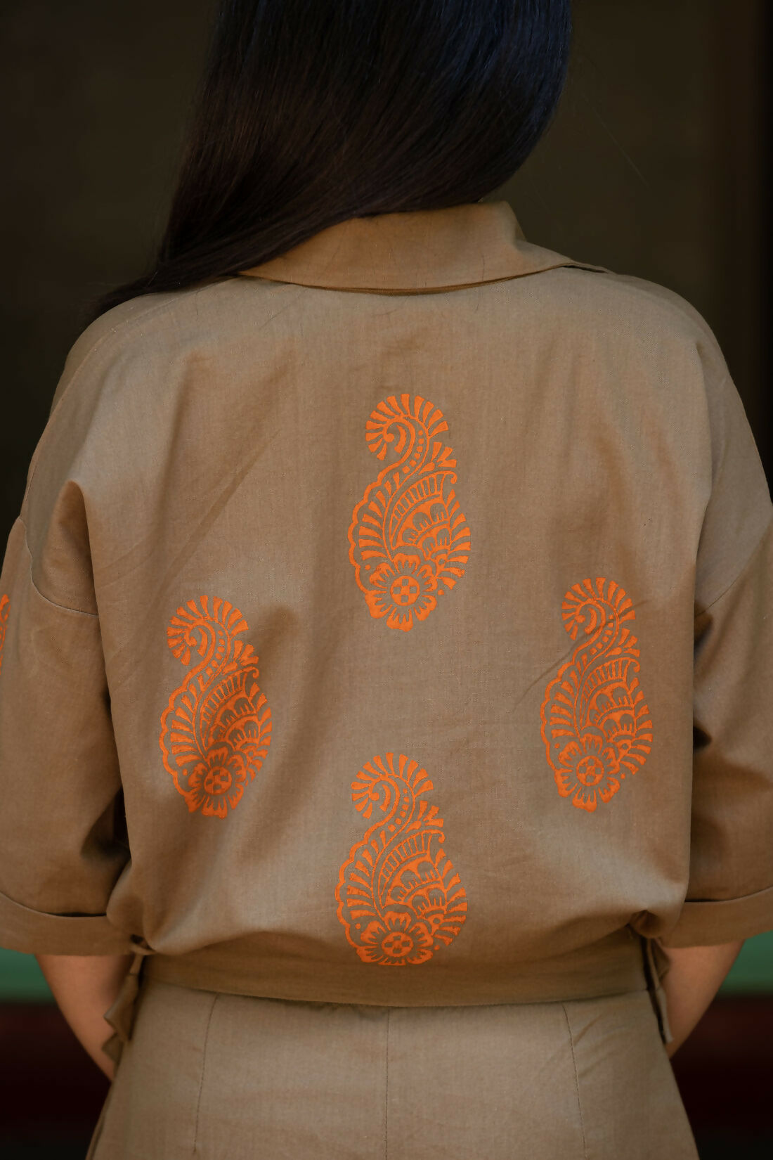 Olivia Women’s Sporty Handprinted Cotton Twill Shirt with Drawstring Hem (Top) Studio Sienna