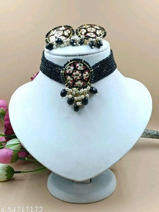 Black jewel set with white beads | MANATH - HalfPe