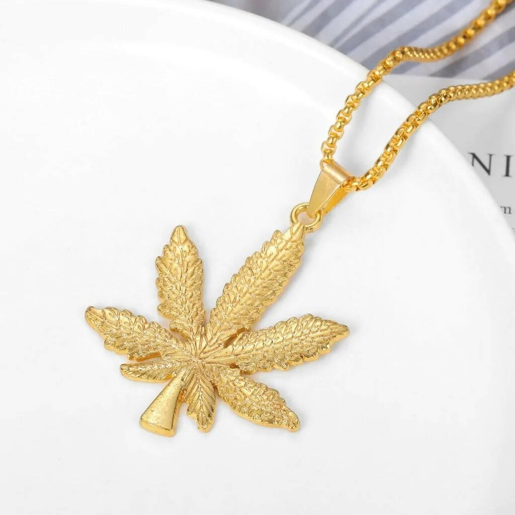 Pinapes Leaf Pendant Necklace for Men Women Fashion Jewelry - HalfPe