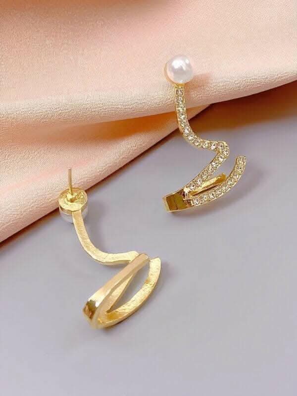 Pinapes Zig Zag Pearl Alloy Plug Earrings - HalfPe