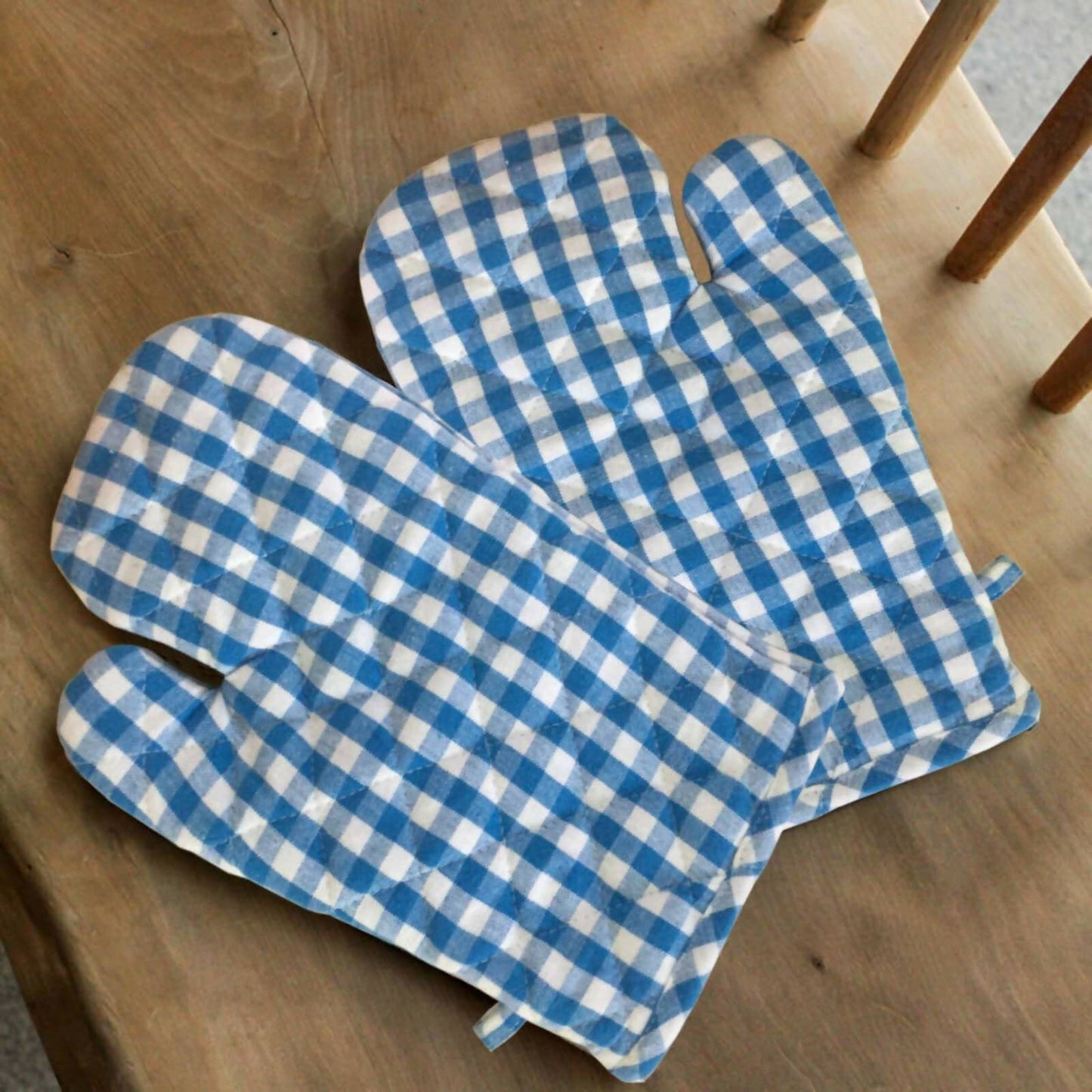 Lushomes oven gloves, Blue Small Checks microwave gloves, oven accessories, kitchen gloves for cooking heat, microwave hand gloves - HalfPe